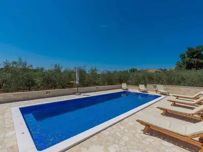 Ferienhaus für 10 Personen (300 m²) in Kloštar 10/10