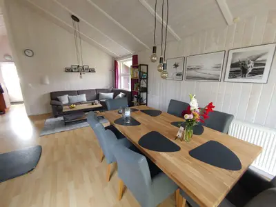 Wohnzimmer mit Essbereich