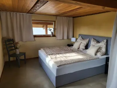 Schlafzimmer 1 mit Boxspringbett