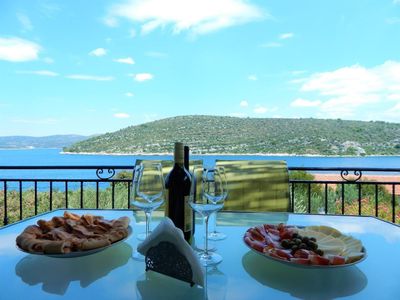 Terrasse. Villa Marela Blick von der Terrasse und willkommen Mittagessen für unsere Gäste.