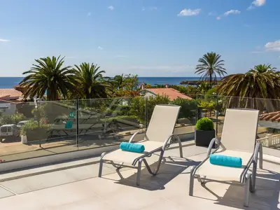 Terrasse. obere Terrasse mit Meerblick