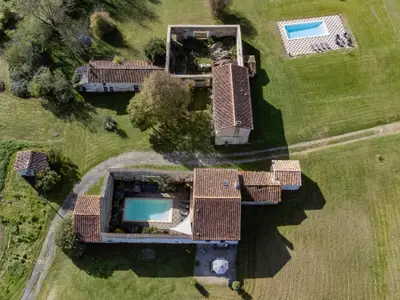 Außenseite Ferienhaus [Sommer]