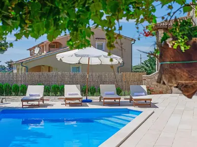 PoolOfHouse