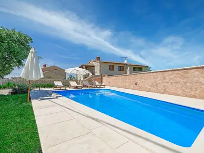 PoolOfHouse