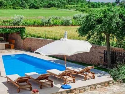 PoolOfHouse