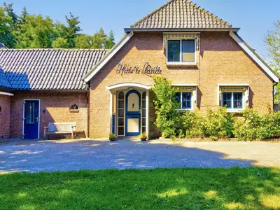 Außenseite Ferienhaus [Sommer]