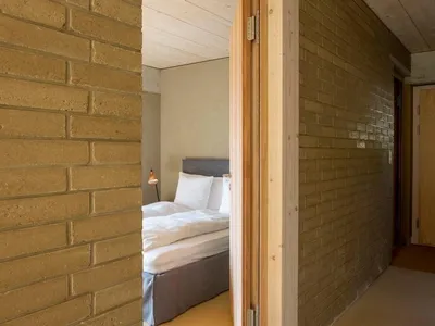 Blick vom Gang ins Schlafzimmer