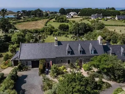 Ferienhaus für 16 Personen (350 m²) in Keravel 1/10