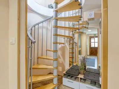 Wendeltreppe zum 1. Stock