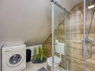 Badezimmer mit Dusche