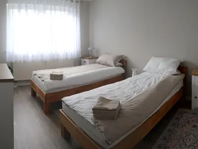 Schlafzimmer 2 mit Einzelbetten (zusammen stellbar)