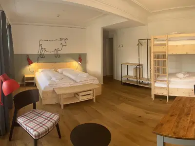 4-Bettzimmer mit Dusche/Bad (1x)4-Bettzimmer Etagen-Dusche/Bad (1x)