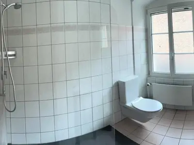 Etagen-Dusche/Bad (1x)Separate WC zusätzlich
