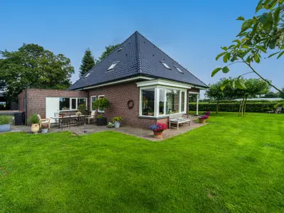Außenseite Ferienhaus [Sommer]