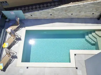 PoolOfHouse