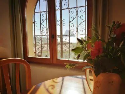 Essbereich. Ausblick aus dem Fenster Essbereich. Ausblick aus dem Fenster