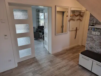 Wohnbereich. EG-Flur mit Garderobe