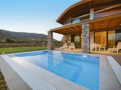 PoolOfHouse