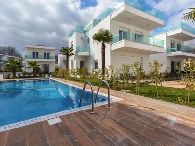 PoolOfHouse