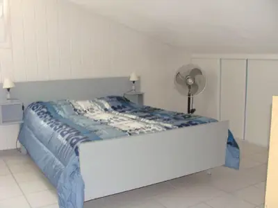 Schlafzimmer im OG mit Doppelbett