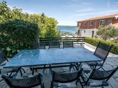Ferienhaus für 8 Personen (180 m²) in Tkon 1/10