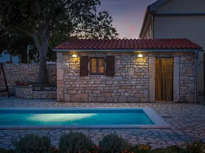 PoolOfHouse