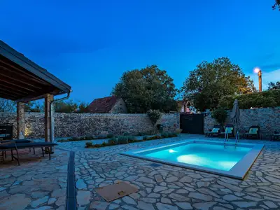 PoolOfHouse