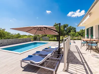 PoolOfHouse