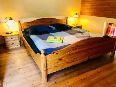 Schlafzimmer im Obergeschoss mit Doppelbett (180 x 200 cm)