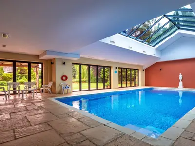 PoolOfHouse