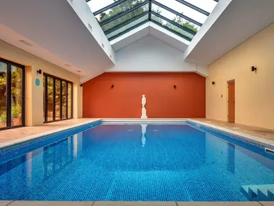 PoolOfHouse