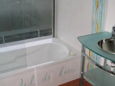 Badezimmer mit Ozeanblick