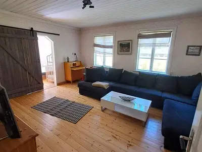 geräumiges Wohnzimmer im EG