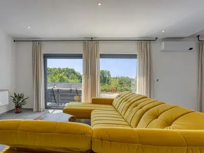 Ferienhaus für 6 Personen (124 m²) in Rebići 7/10