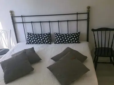 Schlafzimmer mit Doppelbett