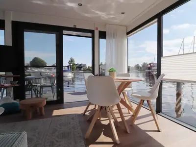 DiningRoom