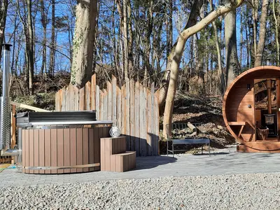 Wellnessecke mit Gartendusche