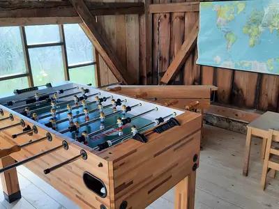 Spielscheune mit Kickerkasten