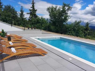 PoolOfHouse