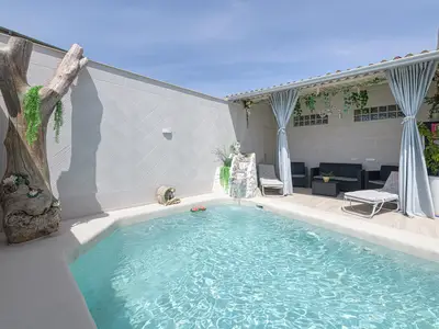 PoolOfHouse