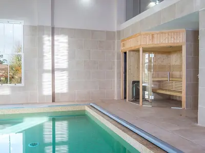 PoolOfHouse