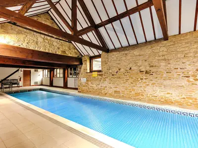 PoolOfHouse