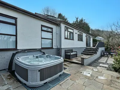 PoolOfHouse