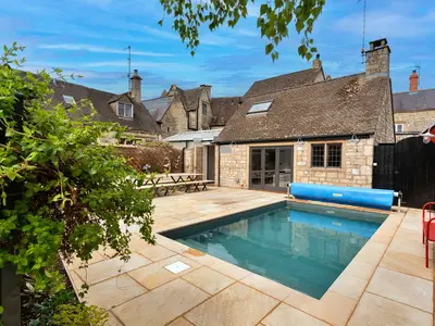 PoolOfHouse