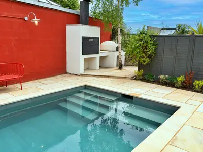 PoolOfHouse