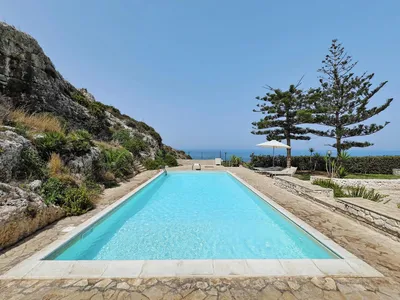 PoolOfHouse