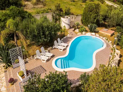 PoolOfHouse