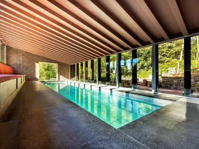 PoolOfHouse
