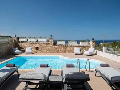 PoolOfHouse