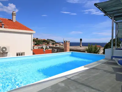 PoolOfHouse